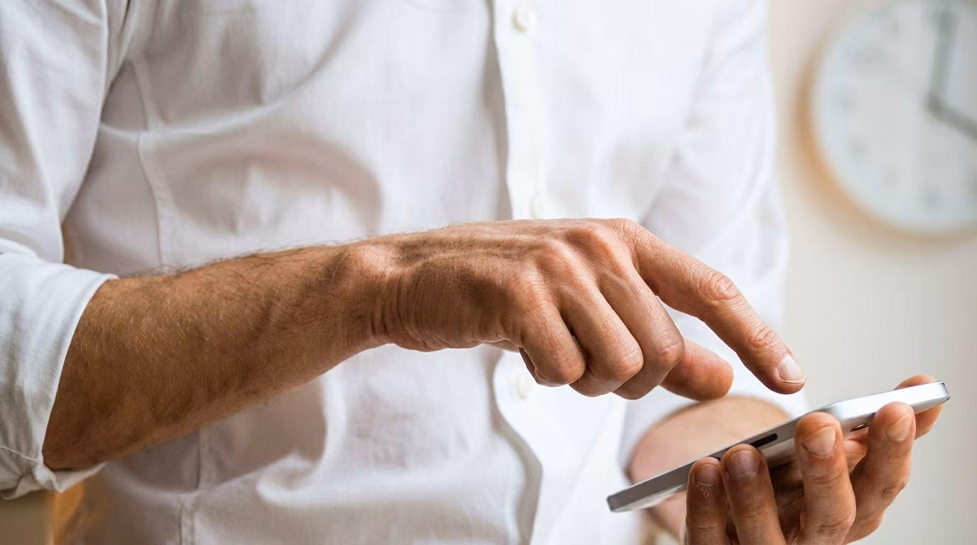 Smartphone with text message updates